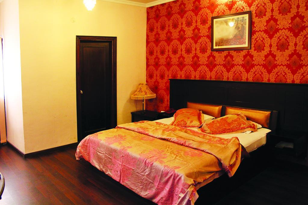 Hotel Pride Continental Srinagar  Ngoại thất bức ảnh