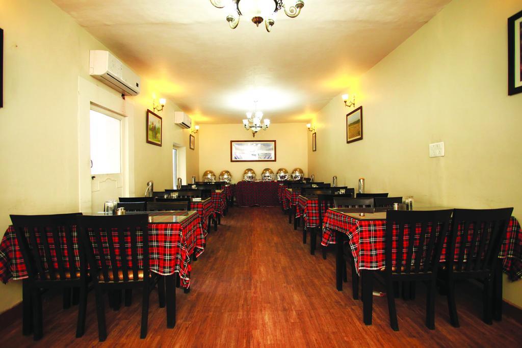 Hotel Pride Continental Srinagar  Ngoại thất bức ảnh