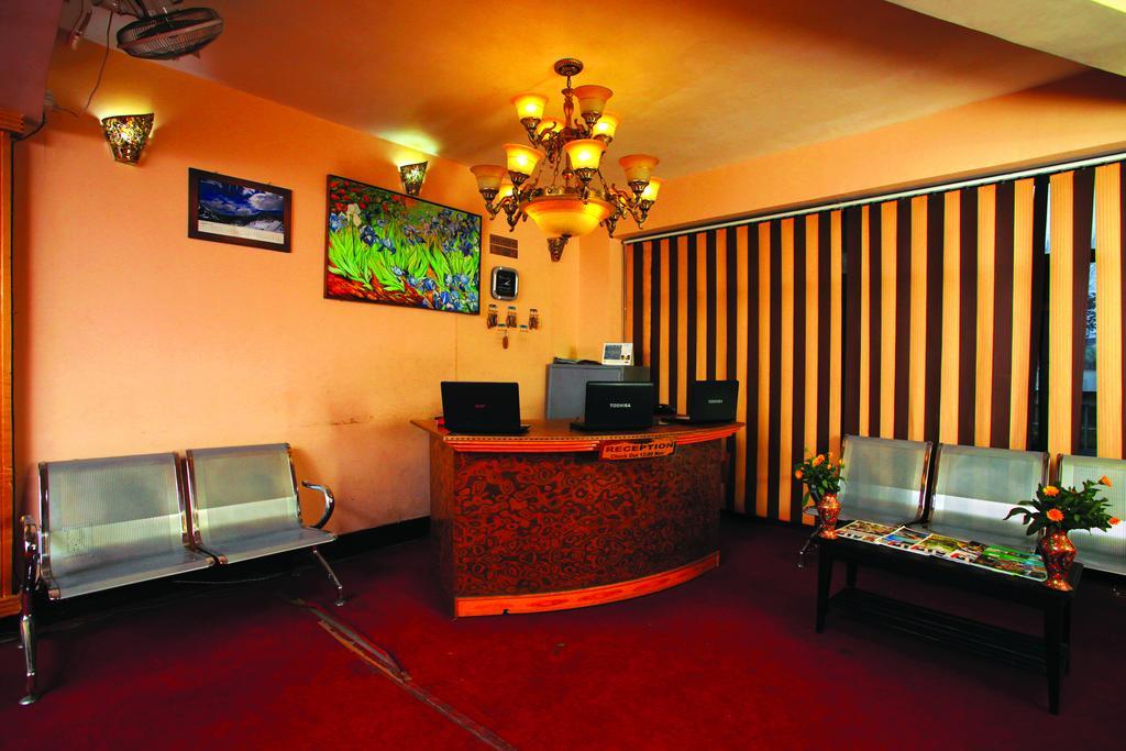 Hotel Pride Continental Srinagar  Ngoại thất bức ảnh