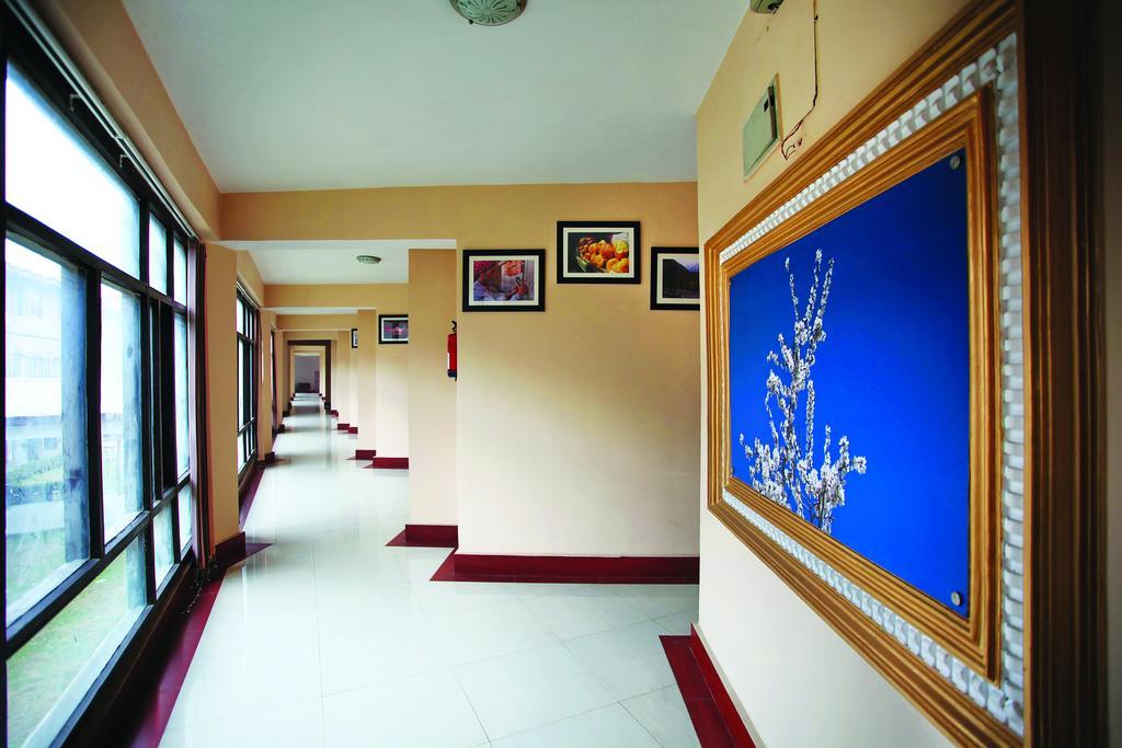 Hotel Pride Continental Srinagar  Ngoại thất bức ảnh
