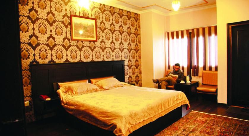 Hotel Pride Continental Srinagar  Ngoại thất bức ảnh